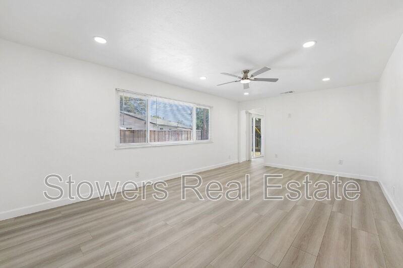 7608 Canterbury Ln - Photo 5 of 43