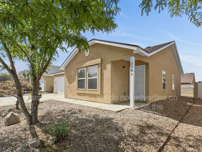 5761 Pinon Altos Rd Nw - Photo 3 of 17