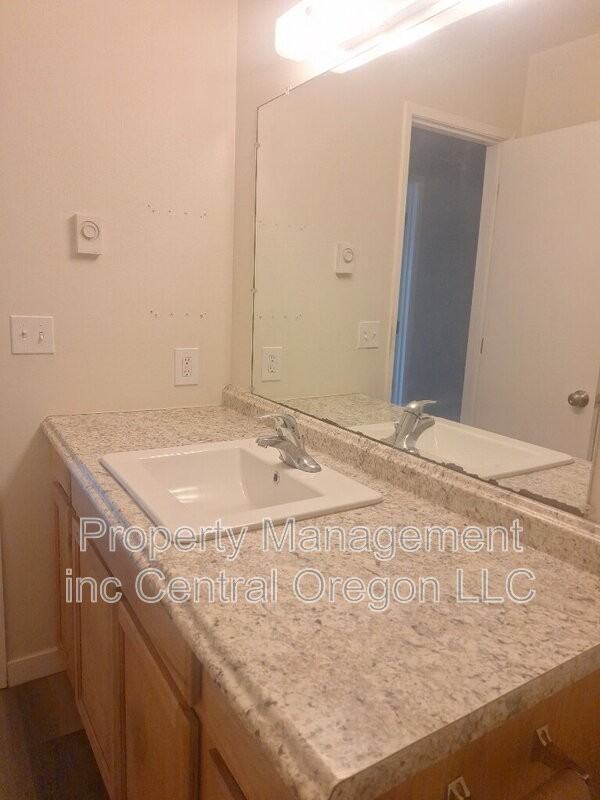 1000 Ne 3rd St #10 - Photo 2 of 4