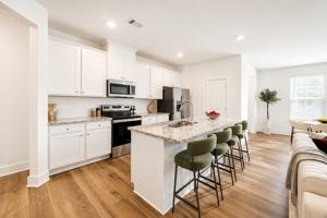 featured image of 2048 Woodbine Wy
