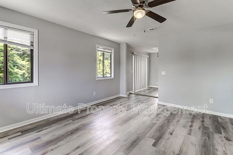1251 Wellington Ave - Photo 4 of 15