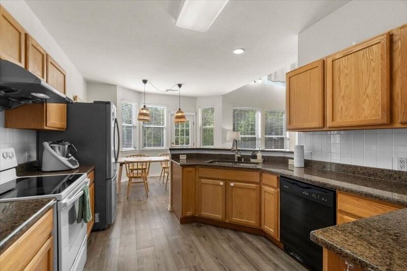 8024 Whitworth Ln - Photo 4 of 43