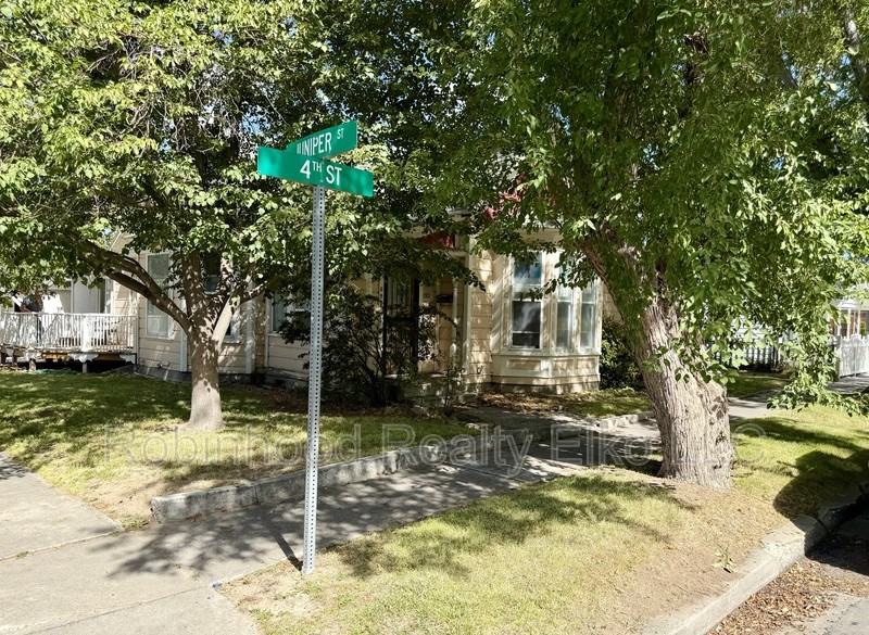 698 4th St - Photo 2 of 37