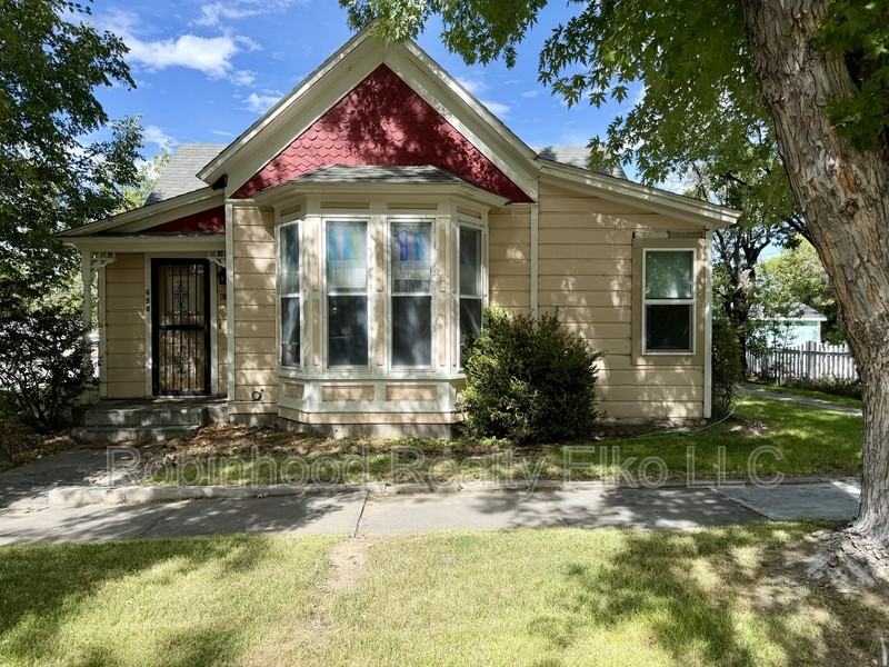 698 4th St - Photo 3 of 37