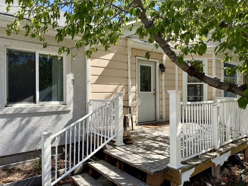 698 4th St - Photo 4 of 37