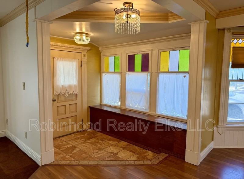 698 4th St - Photo 6 of 37