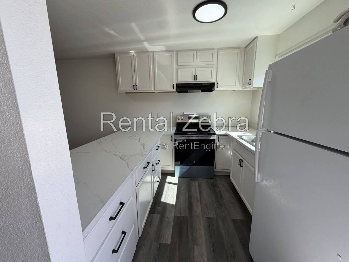 1400 SW Blvd #K - Photo 3 of 10