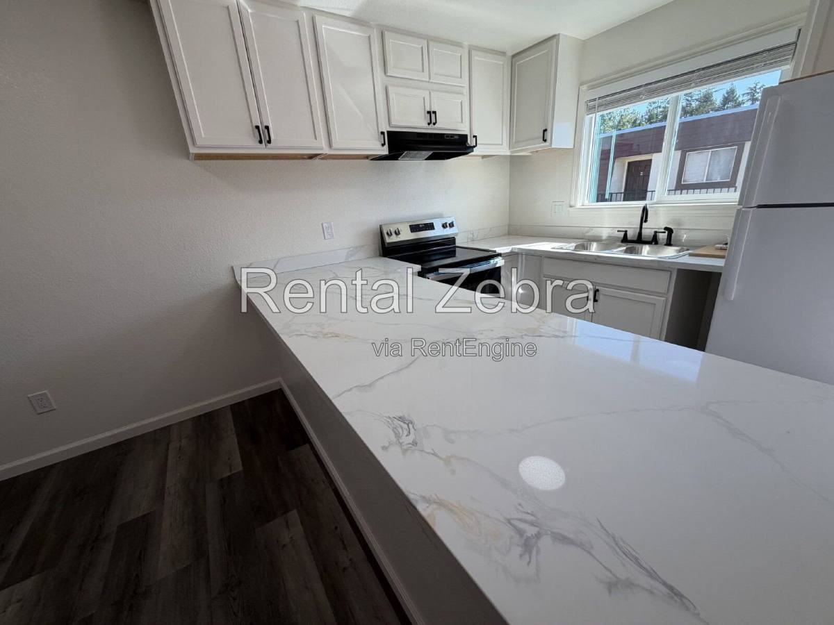 1400 SW Blvd #K - Photo 4 of 10