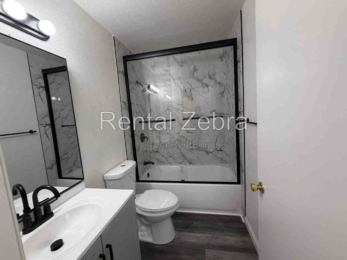 1400 SW Blvd #K - Photo 6 of 10