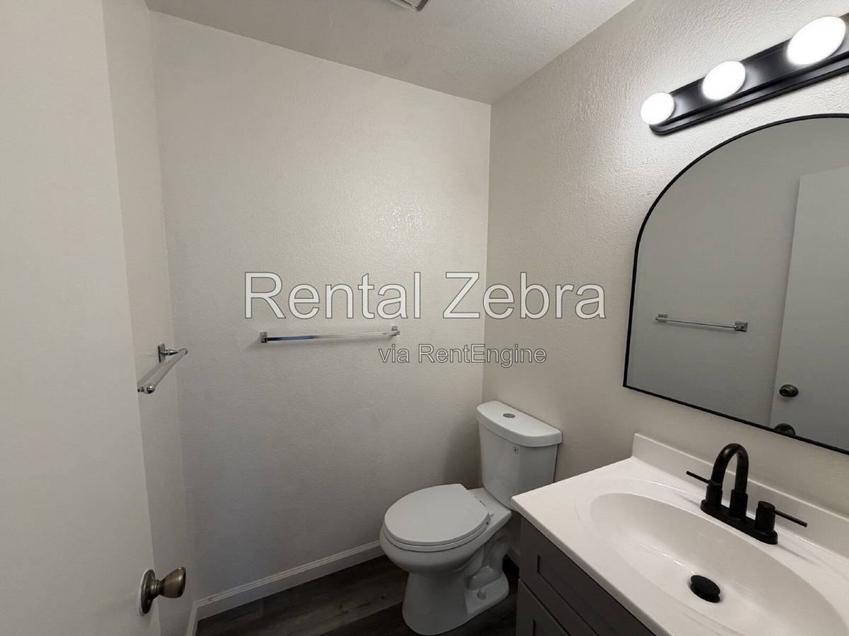 1400 SW Blvd #K - Photo 7 of 10