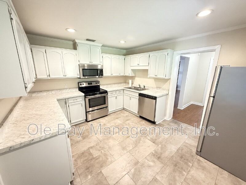 4650 Rosewood Dr - Photo 5 of 13