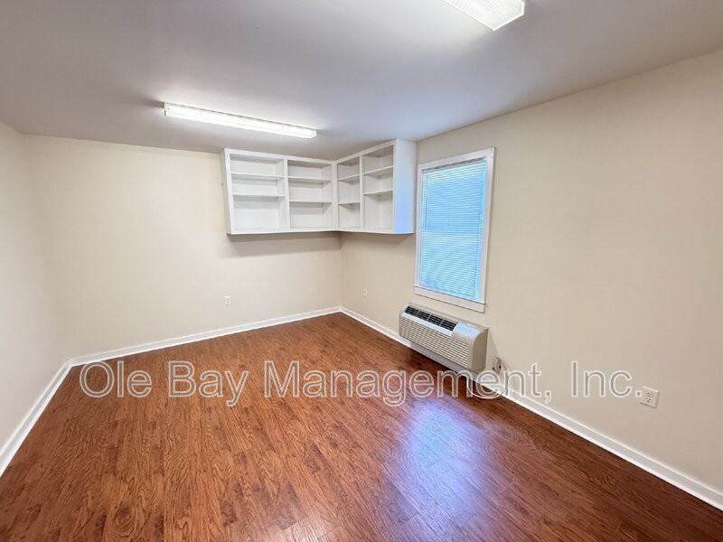4650 Rosewood Dr - Photo 6 of 13