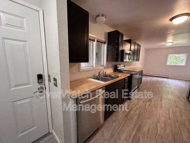6121 De Armoun Rd - Photo 3 of 26