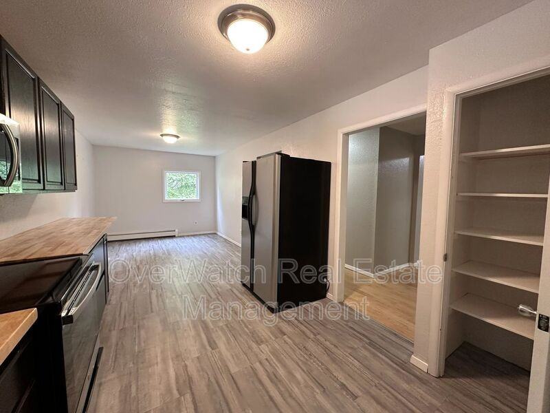 6121 De Armoun Rd - Photo 4 of 26