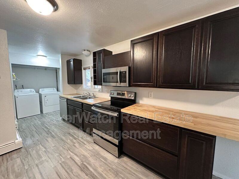 6121 De Armoun Rd - Photo 5 of 26