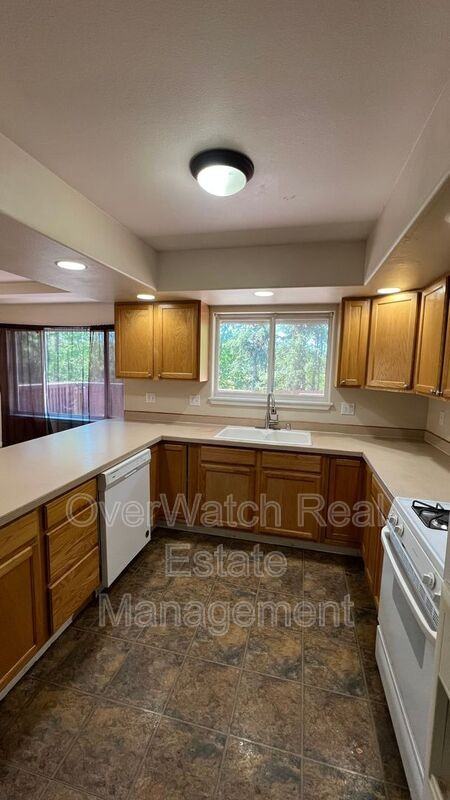 2412 Hillbrook Cir - Photo 4 of 19