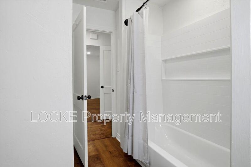 410 Mccarty St - Photo 5 of 15