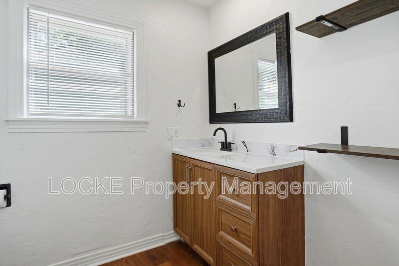 410 Mccarty St - Photo 7 of 15
