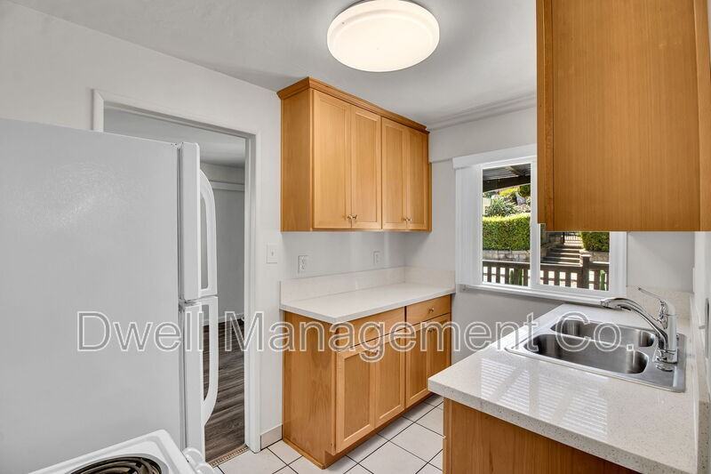 8114 Fairview Ave - Photo 6 of 15