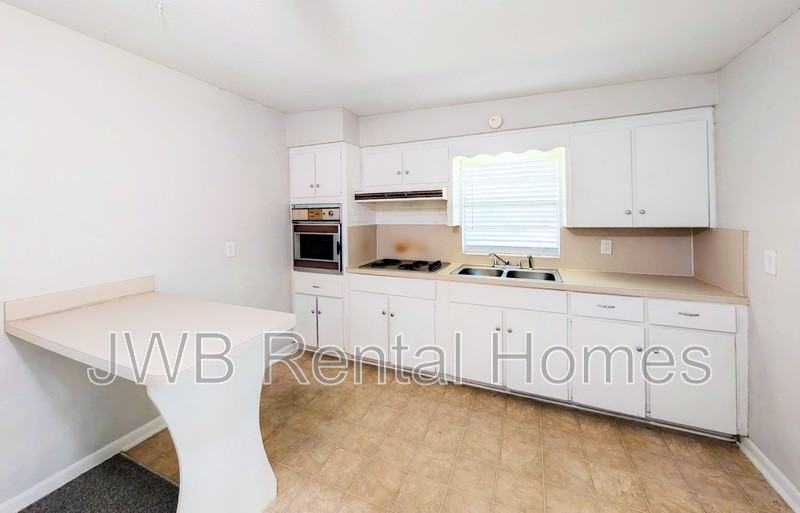 736 Detroit St - Photo 2 of 15