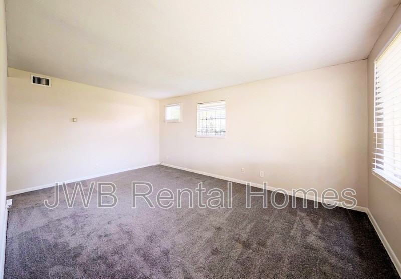 736 Detroit St - Photo 5 of 15