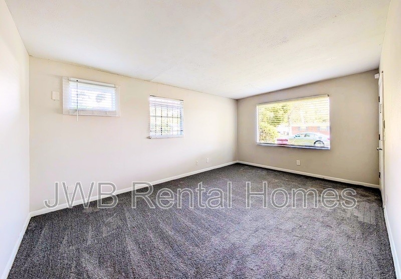 736 Detroit St - Photo 6 of 15
