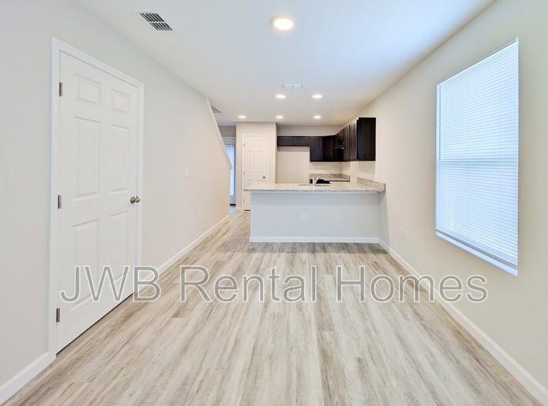 708 Franklin St - Photo 4 of 13