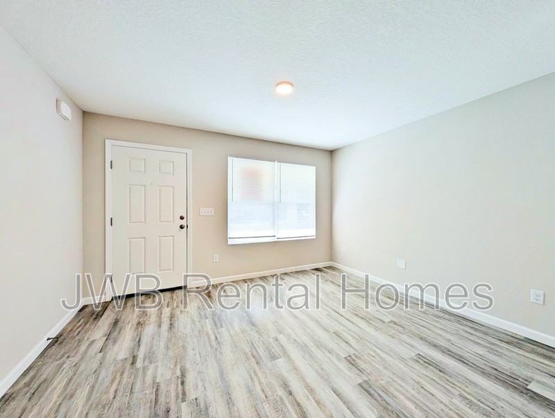708 Franklin St - Photo 6 of 13