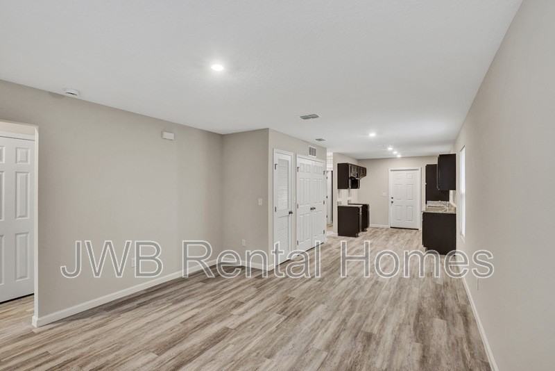 325 Woodlawn Ave - Photo 6 of 23