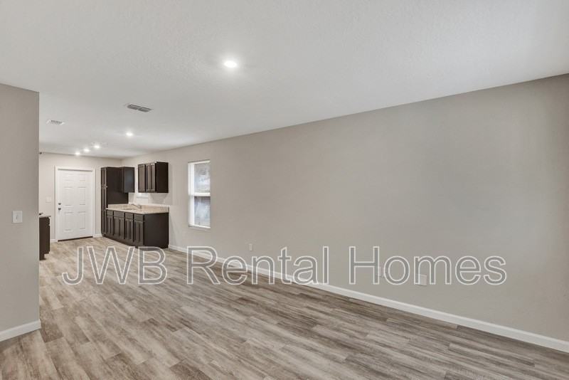 325 Woodlawn Ave - Photo 7 of 23