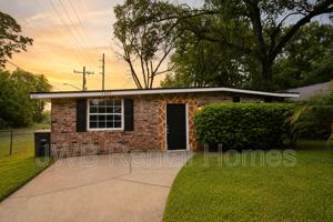 featured image of 3359 Phyllis St