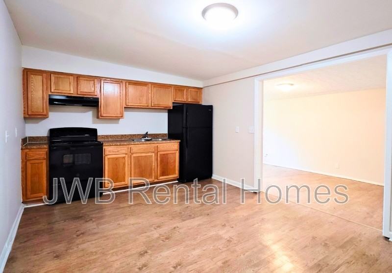 3359 Phyllis St - Photo 2 of 10