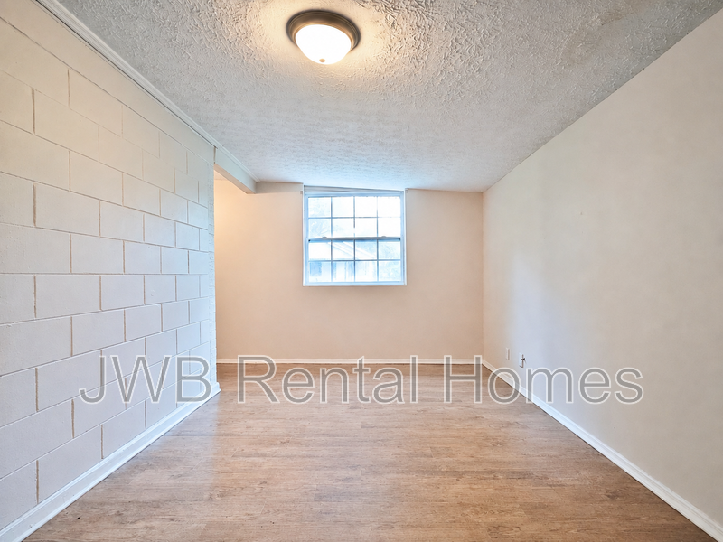 3359 Phyllis St - Photo 4 of 10