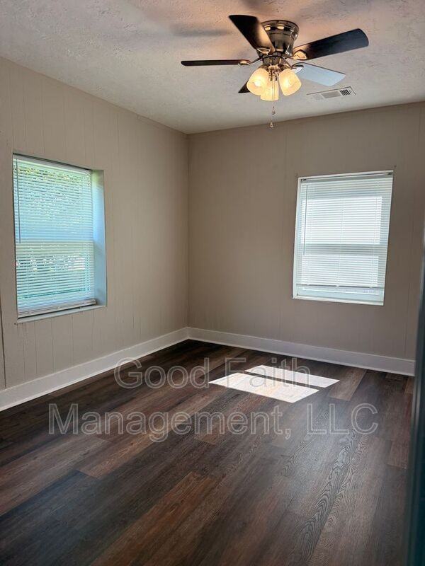 2247 Sullivan Rd - Photo 5 of 13