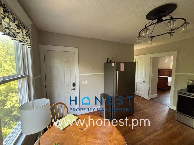 120 College St #3 - Photo 6 of 33