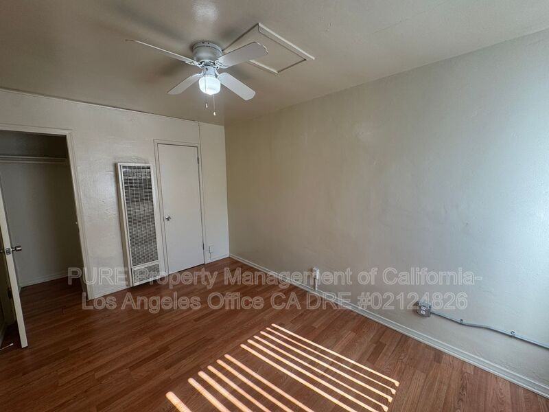 2219 Pacific Coast Hwy #11 - Photo 2 of 10