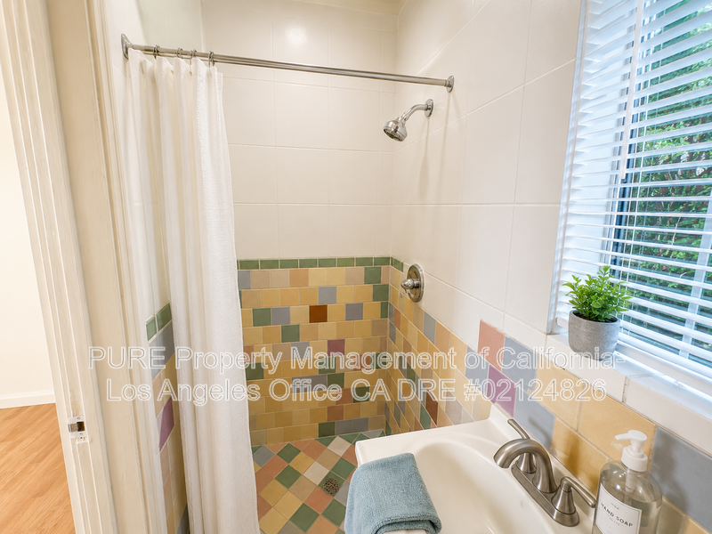 2219 Pacific Coast Hwy #11 - Photo 5 of 10