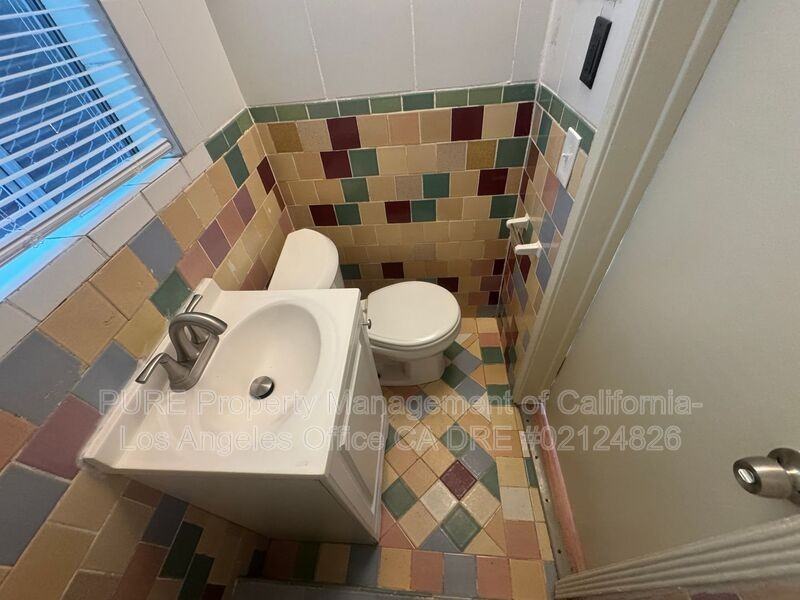 2219 Pacific Coast Hwy #11 - Photo 6 of 10