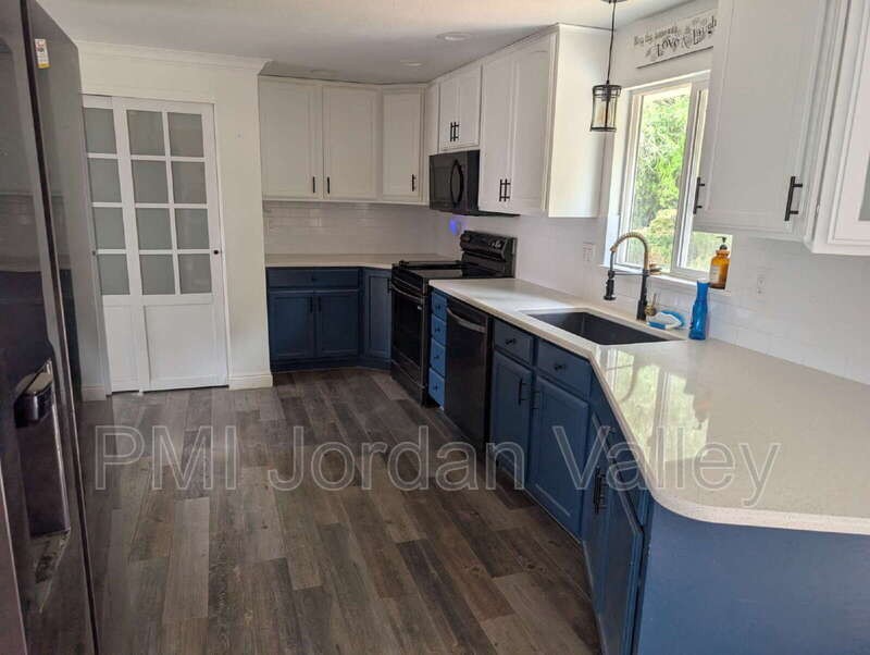 1394 Northeast - Photo 5 of 24