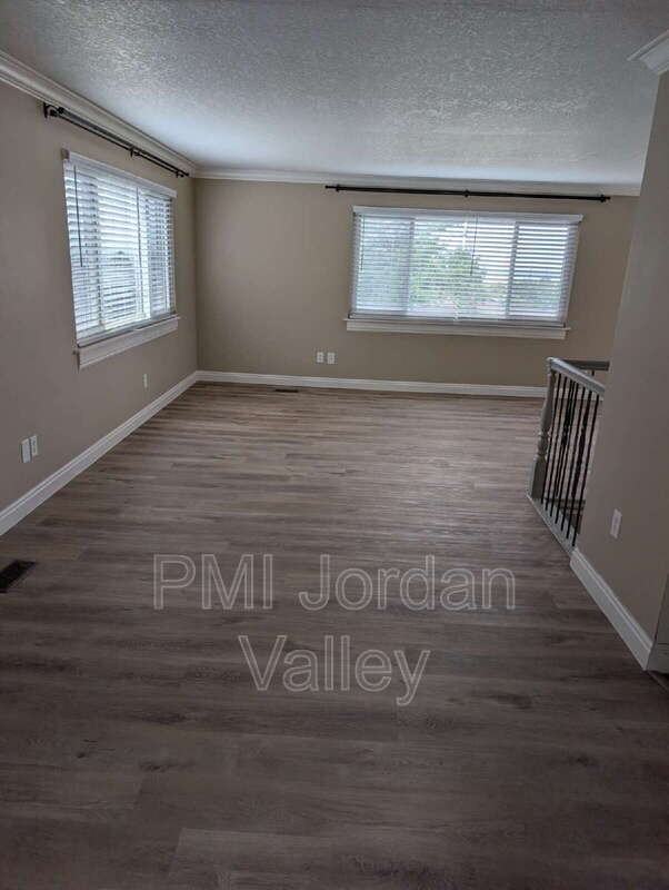 1394 Northeast - Photo 6 of 24