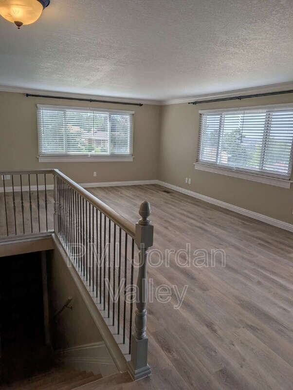 1394 Northeast - Photo 7 of 24