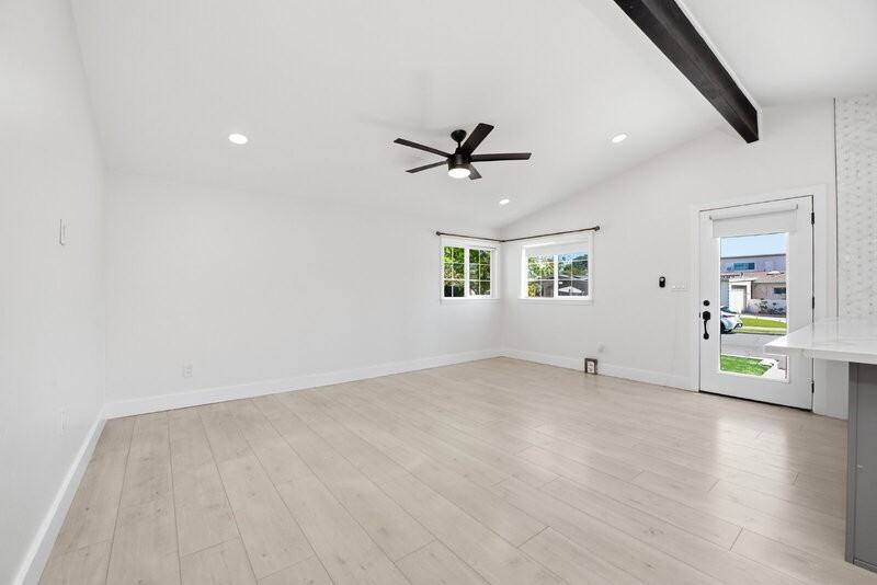 9532 Fairbanks Ave - Photo 3 of 33