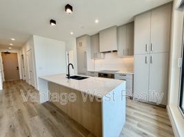 featured image of 3200 Lakeshore Rd