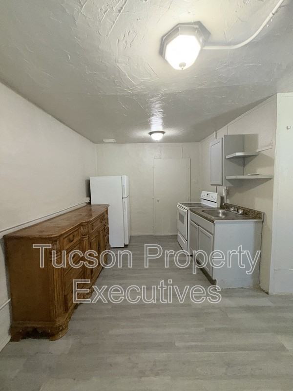 234 E 32nd St - Photo 3 of 13