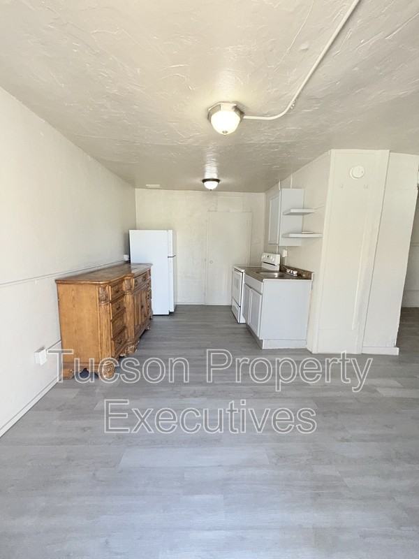 234 E 32nd St - Photo 5 of 13