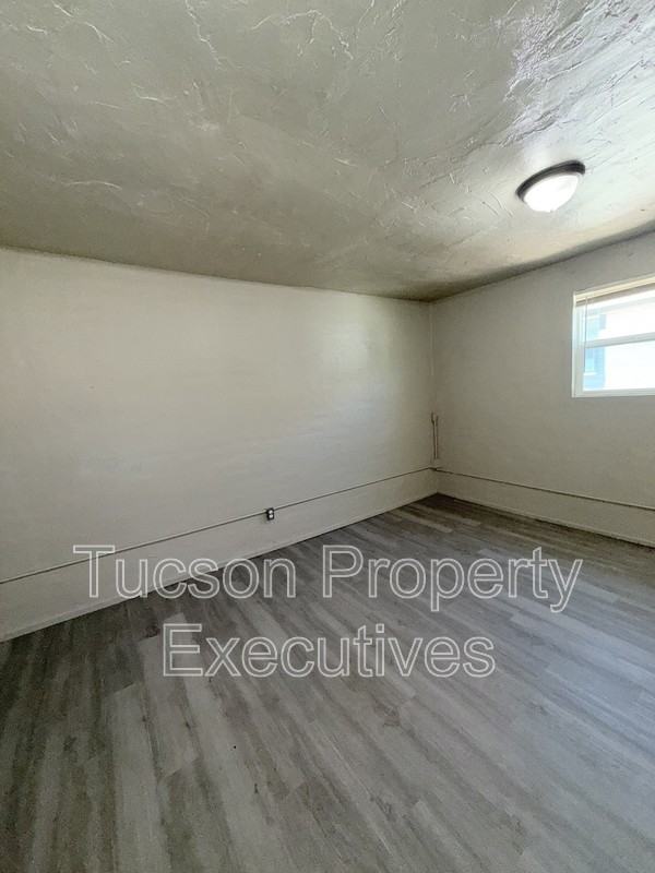 234 E 32nd St - Photo 6 of 13
