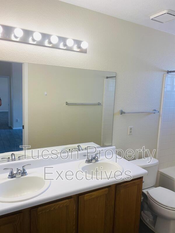 7905 S Danforth Ave - Photo 6 of 27