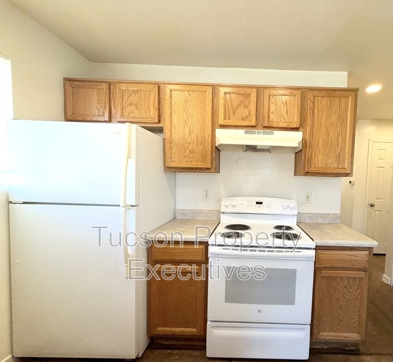 1015 E 24th St - Photo 2 of 21