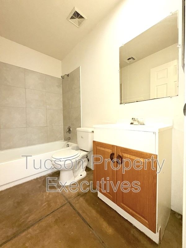 1015 E 24th St - Photo 5 of 21
