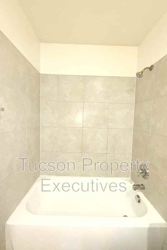 1015 E 24th St - Photo 6 of 21